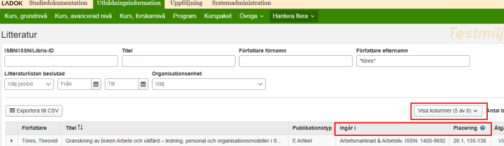 Bilden visar sökvyn under Utbildningsinformation - Hantera flera - Litteratur. Över listan med sökresultat finns nu en knapp till höger där du kan välja vilka kolumner du vill se. Bilden visar och en ny kolumn med rubriken "Placering" som visar den fritext som skrivits in under "Placering i eventuell överliggande litteraturpost" när litteraturlistan skapats. Det finns också en ny kolumn som visar den överliggande litteraturposten.
