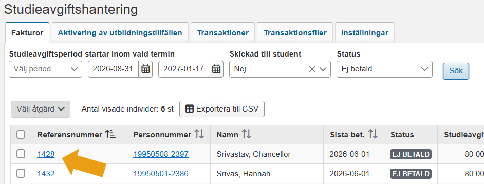 Skärmbild från Ladok som visar vyn Studieavgiftshantering, fliken Fakturor med filtrerat sökresultat. En länk i kolumnen Referensnummer är markerad.