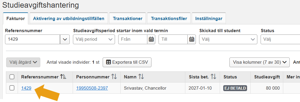 Skärmbild från Ladok som visar vyn Studieavgiftshantering, fliken Fakturor med sökresultat filtrerat på referensnummer. En länk i kolumnen Referensnummer är markerad.