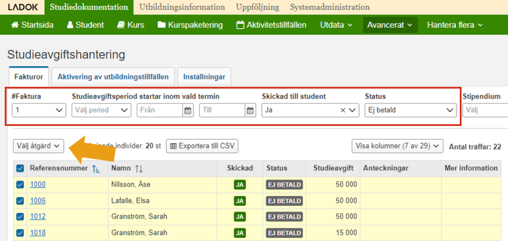 Skärmbild från Ladok som visar sidan Studieavgiftshantering under fliken Fakturor. Filtreringsfälten samt knappen "Välj åtgärd" är markerade.