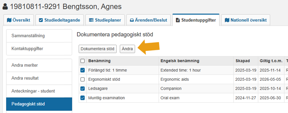 Skärmbild från Ladok som visar vyn Dokumentera pedagogiskt stöd under fliken Studentuppgifter för en student. Flera stöd är valda i listan och knappen Ändra är markerad.